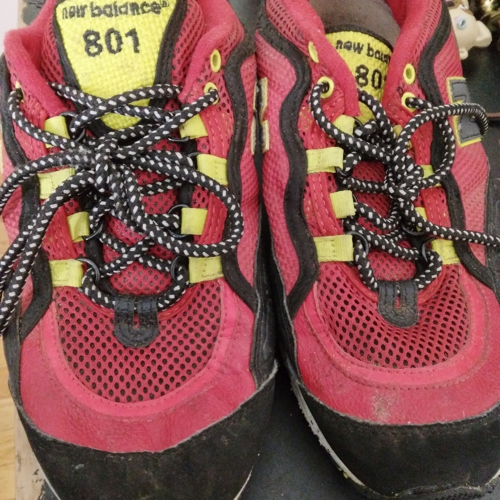 New Balance - Picture 2 of 3